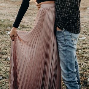 vici collection maxi skirt. Size S